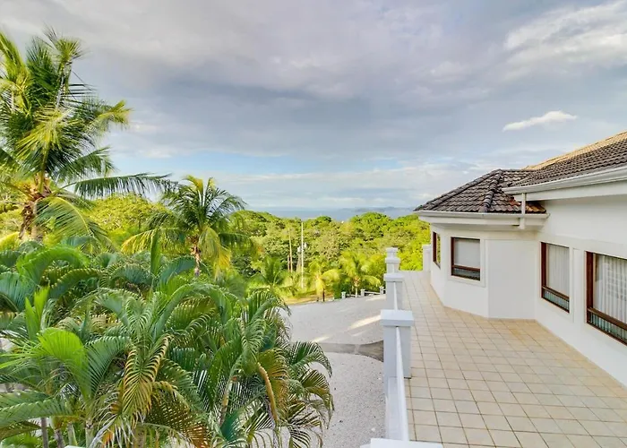 Pura Vida Villa *
