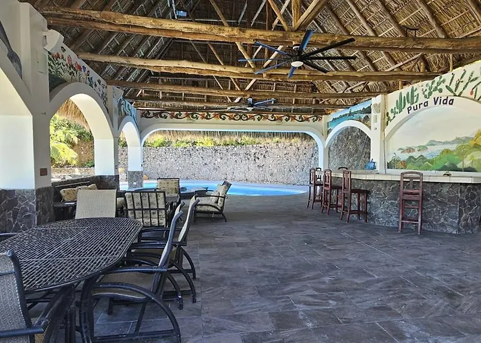 Pura Vida Villa *
